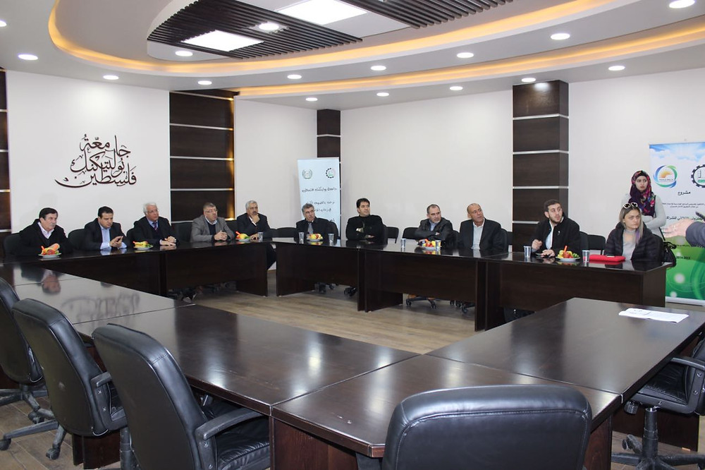 عودة يزور جامعة البولتيكنك في الخليل ويُلقي محاضرة لطاقم الجامعة وطلابها