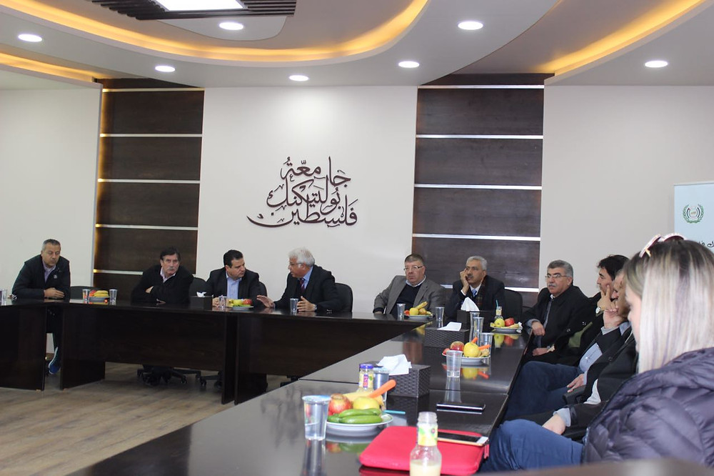 عودة يزور جامعة البولتيكنك في الخليل ويُلقي محاضرة لطاقم الجامعة وطلابها