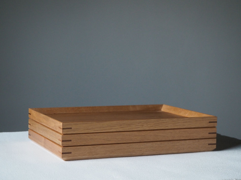 サムネイル： 重ねて収納できるトレイ