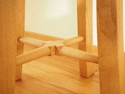スツールの貫は相欠きです