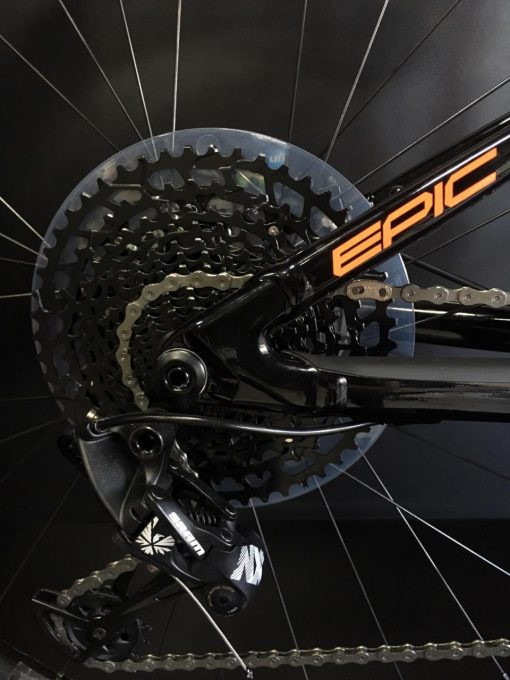 Transmissão SRAM GX 11 velocidades.