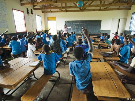 Burkina Faso: le gouvernement réforme les programmes d'histoire-géographie pour «décoloniser» les manuels scolaires
