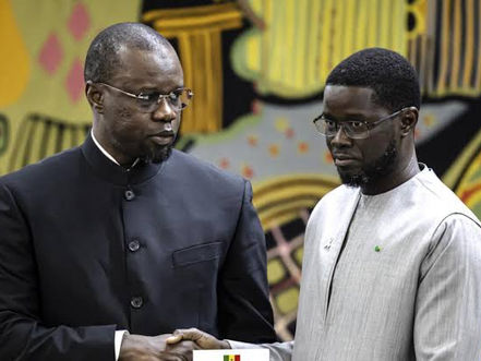 Sénégal: le parti présidentiel défend le report de la promulgation de deux textes voulus par le Pastef
