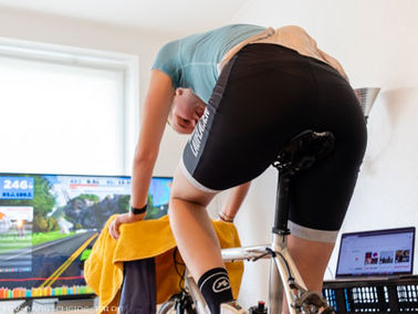 Radrennen im Wohnzimmer – Triathleten trotzen Corona