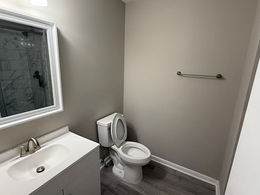 315 Creekway - hallway bath