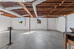 1200 Lockland - garage