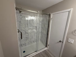 315 Creekway - hallway bath 2