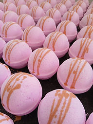 Perfume inspired wholesale bath bombs. Our inspired fragrances smell similar to well known high street perfumes.