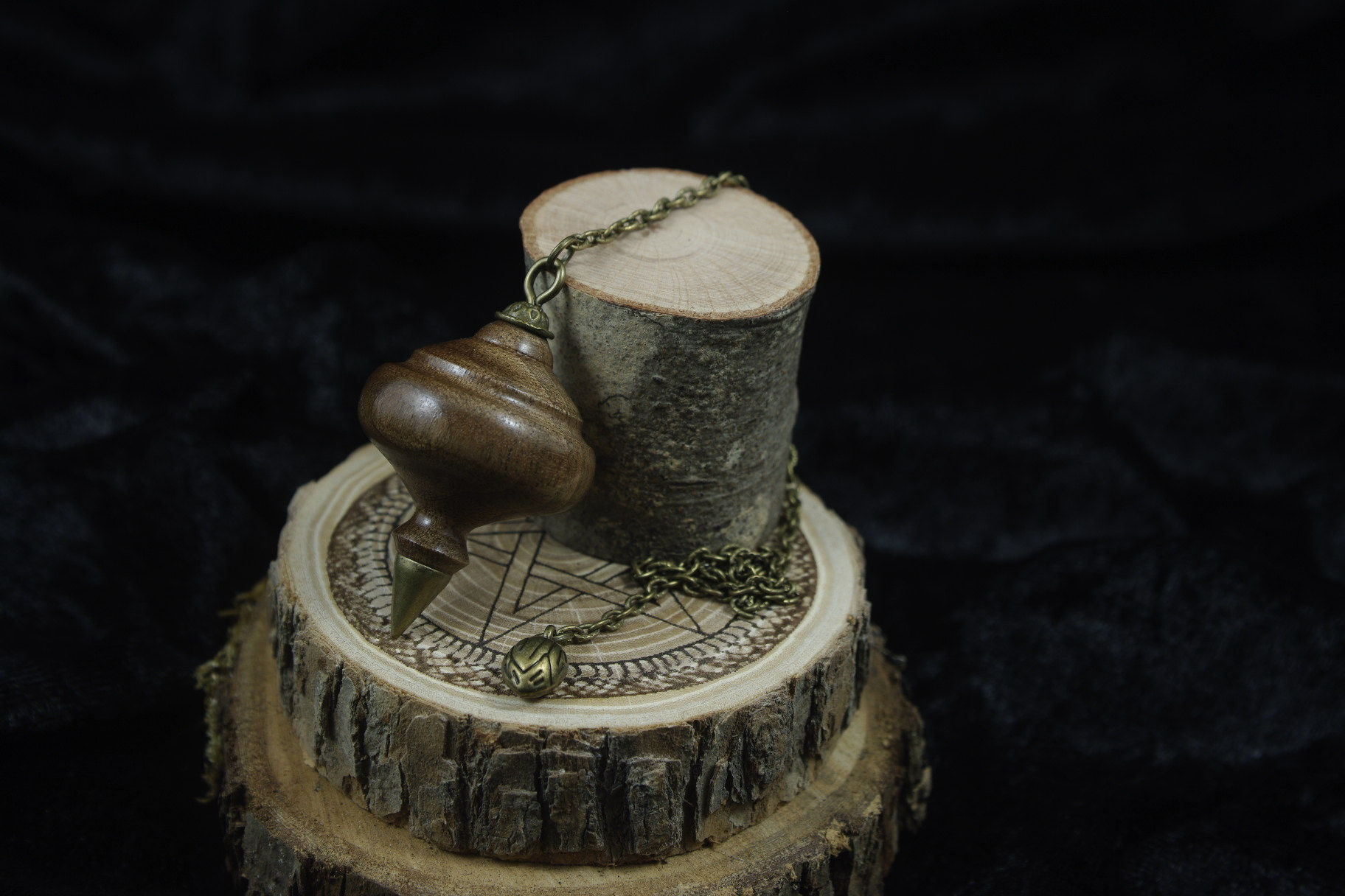 Pendule radiesthésie divination en bois d'Orme   réalisé à la main artisanalement
