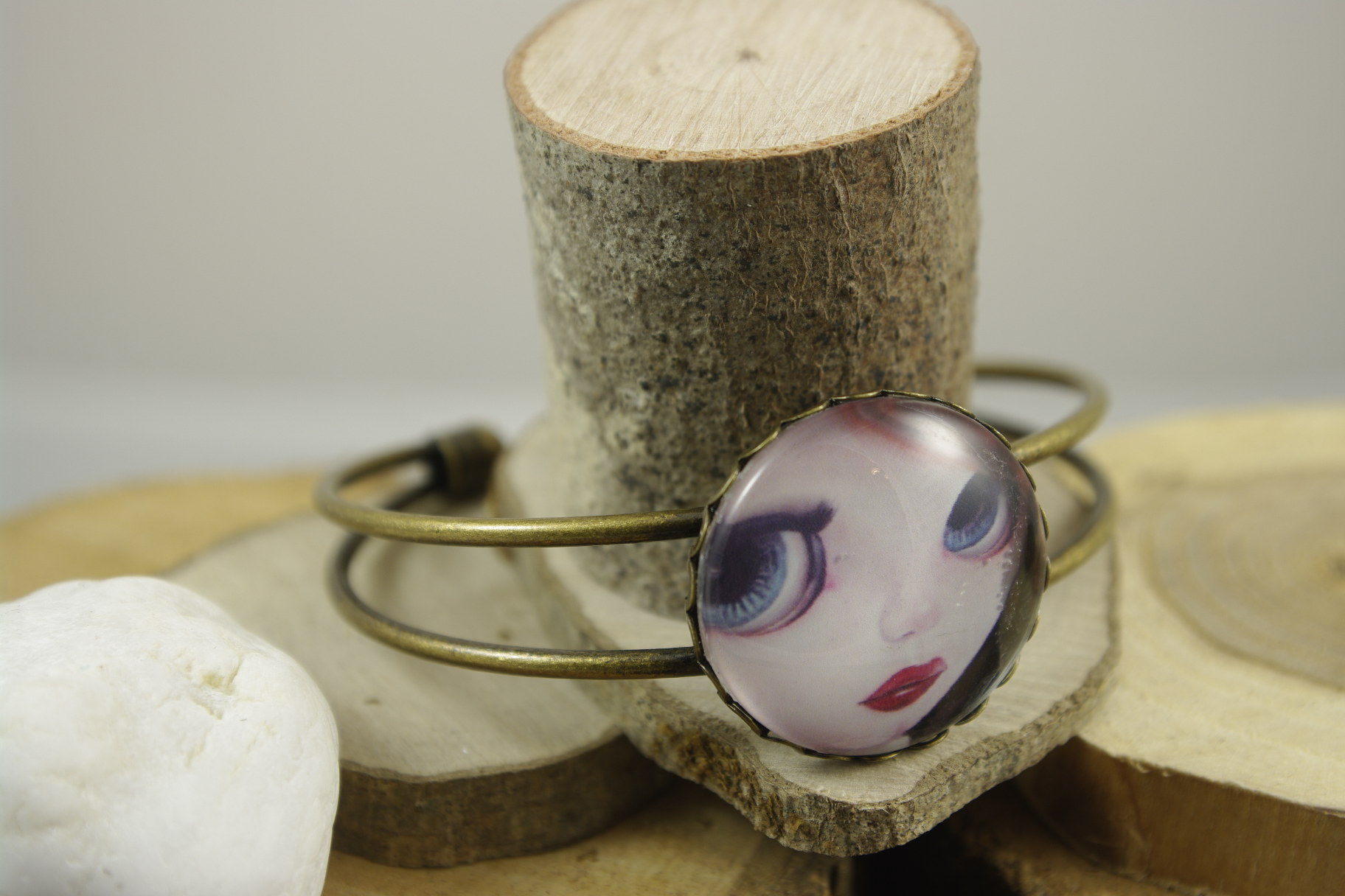 Bracelet de Sorcelaine Couleur bronze antique, Taille diam 2,6cm  Cabochon diam 2.5cm