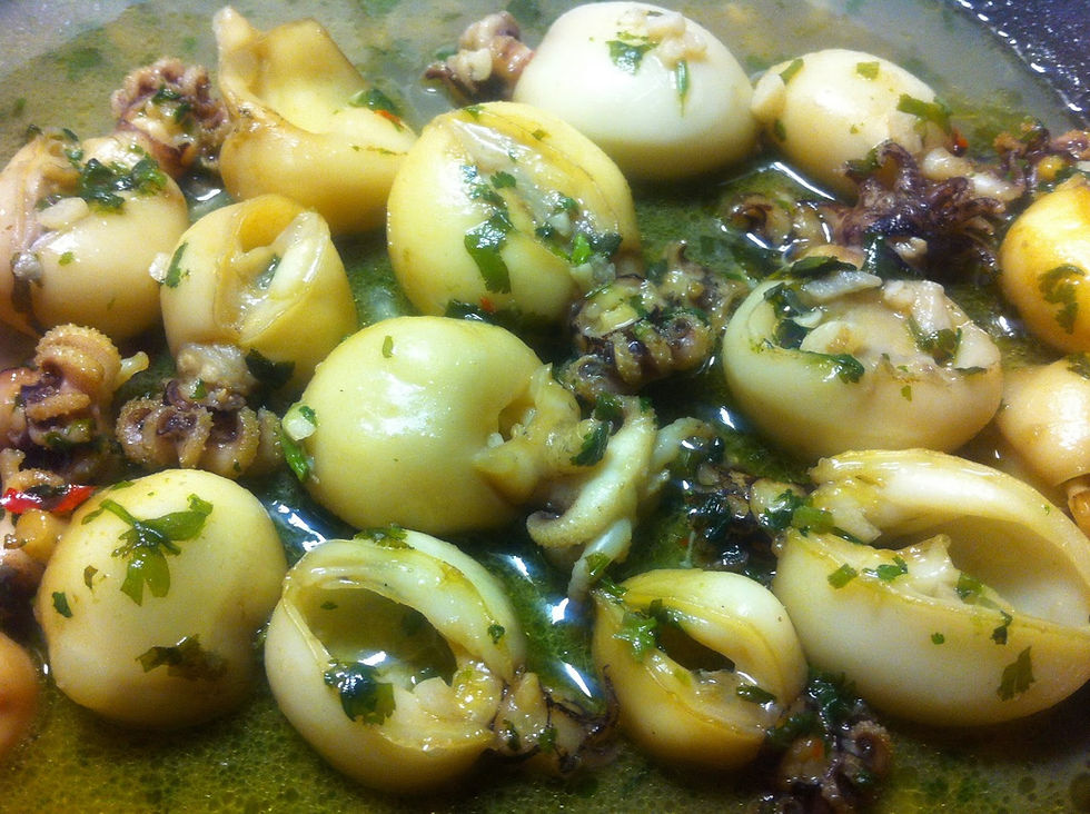 Choquinhos salteados com coentros frescos e molho aromático