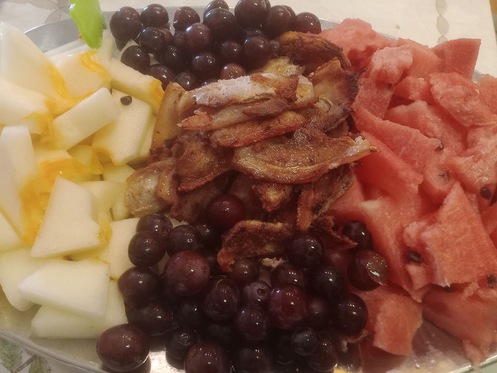 Entremeada grelhada com melão, melancia e uvas