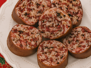 Maranho da Beira Baixa fatiado com arroz e carne no interior