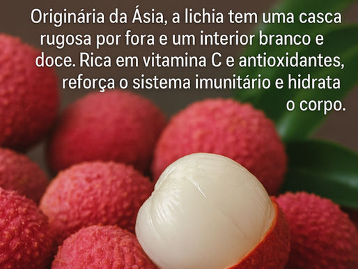 Lichias frescas abertas mostrando a polpa branca