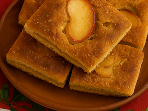 Boleima de maçã à moda de Portalegre com camadas de massa, maçã e canela