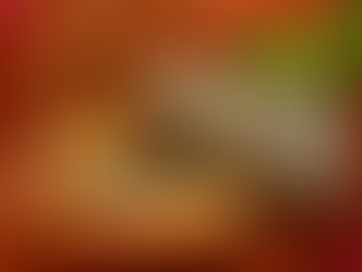 Peixe-espada frito servido com arroz de tomate malandrinho