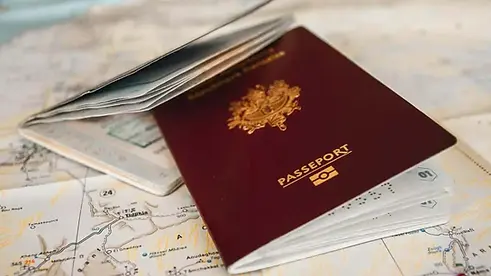 golden-visa-passport-and-residency-documents-on-a-desk-with-international-maps-and-investm