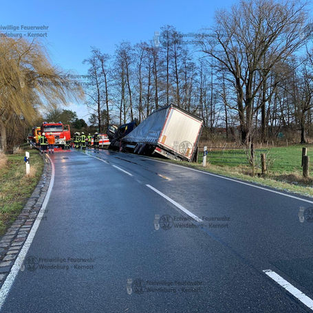 LKW-Unfall vor Sophiental (07.02.2022)