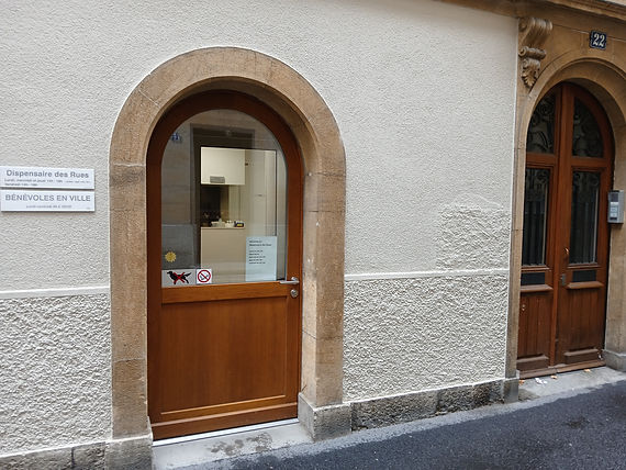 Hauseingang Dispensaire des Rues