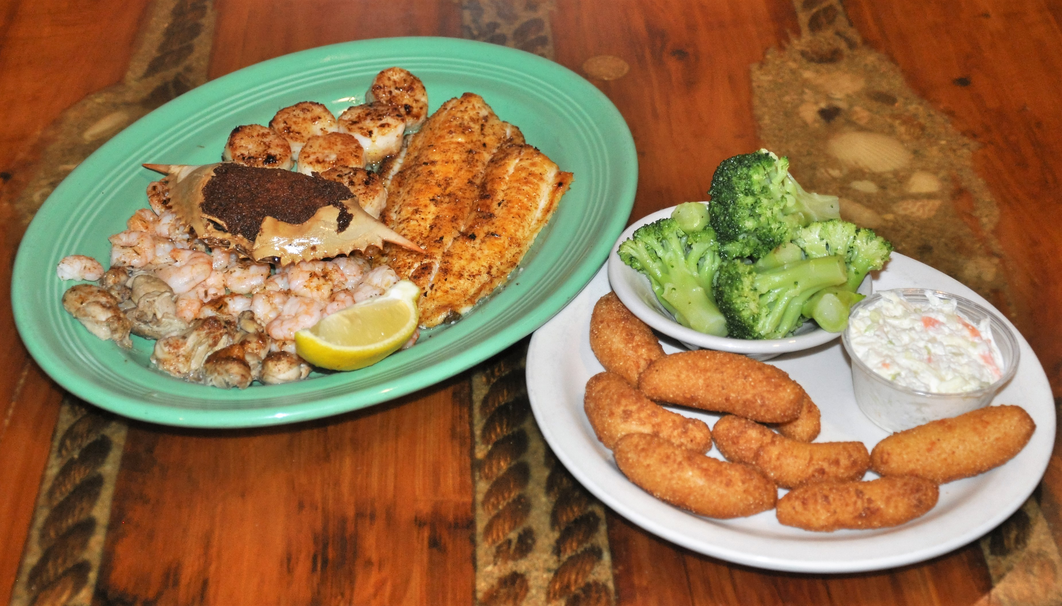 Captain Tom's Seafood Bar and Grill