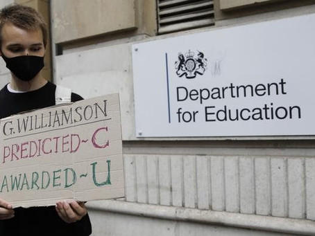 In UK un algoritmo ha assegnato i voti di maturità con grandi sorprese