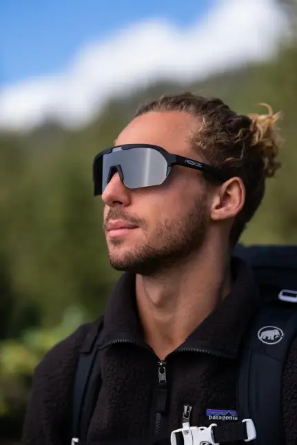 Thumbnail: REACT Optray sports sunglasses in black with black adaptive lens