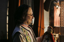 За кулисами