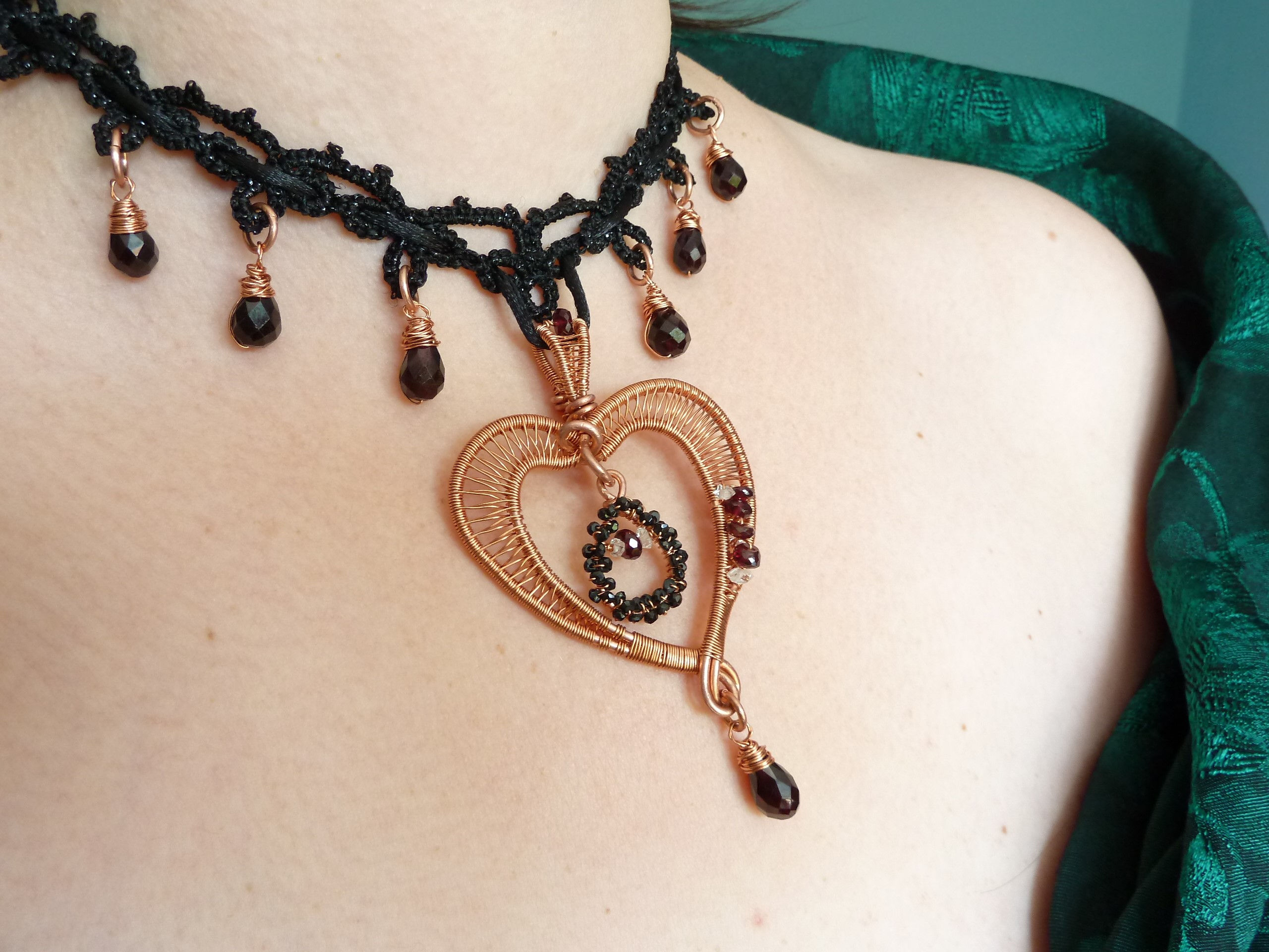 B169. Colier My heart is broken (colier inima zdrobita)