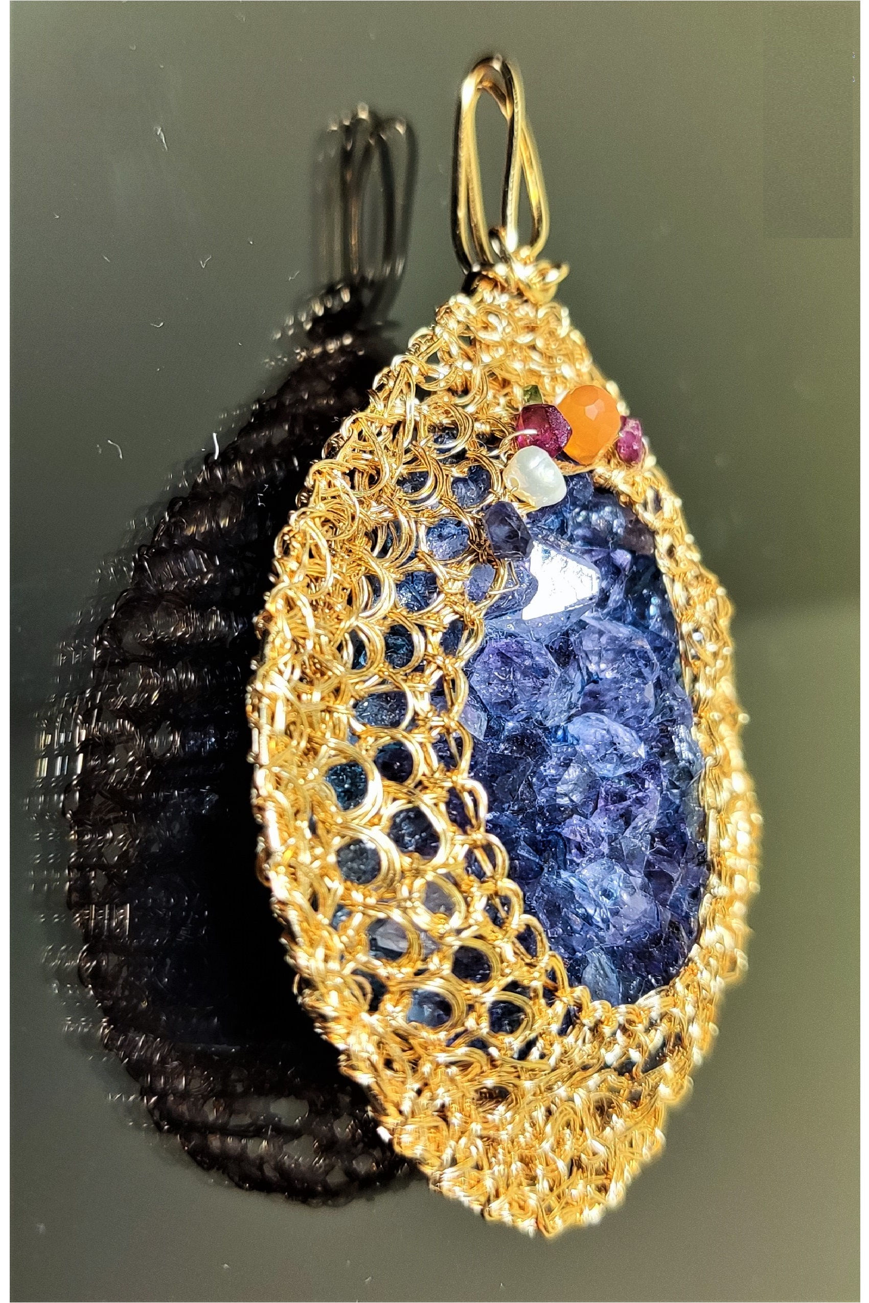 B9. Pandant cu ametist