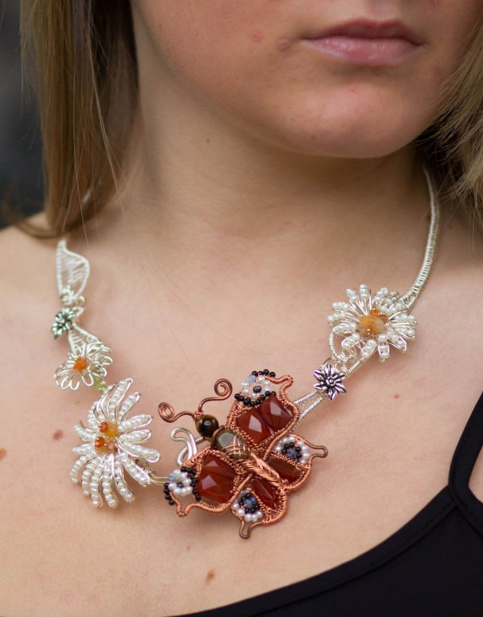 B167. Colier Fluturi si Margarete