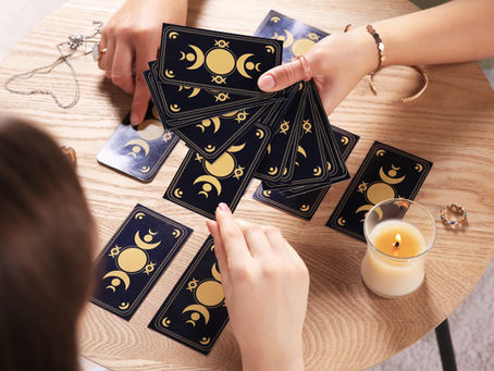 Unleash Your Inner Mystic: Learn to Read Oracle/Tarot Cards Intuitively!
