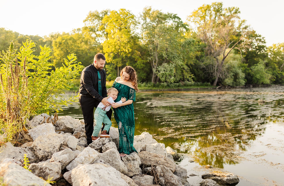 Fabyan Forest Preserve Maternity Photo on the Fox River