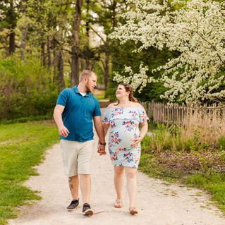 spring maternity photo