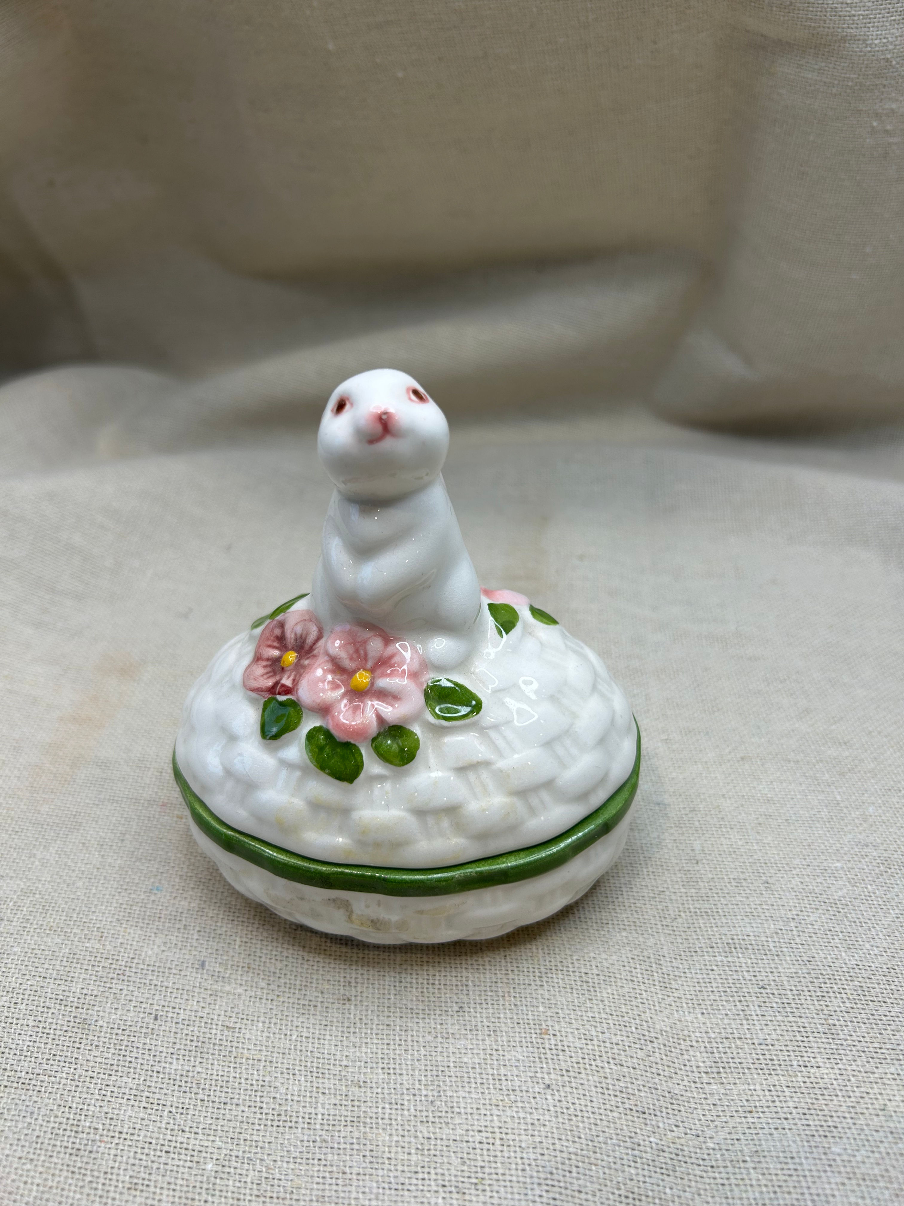 Vintage Avon Bunny Rabbit Ceramic Trinket Box With Basketweave Texture
