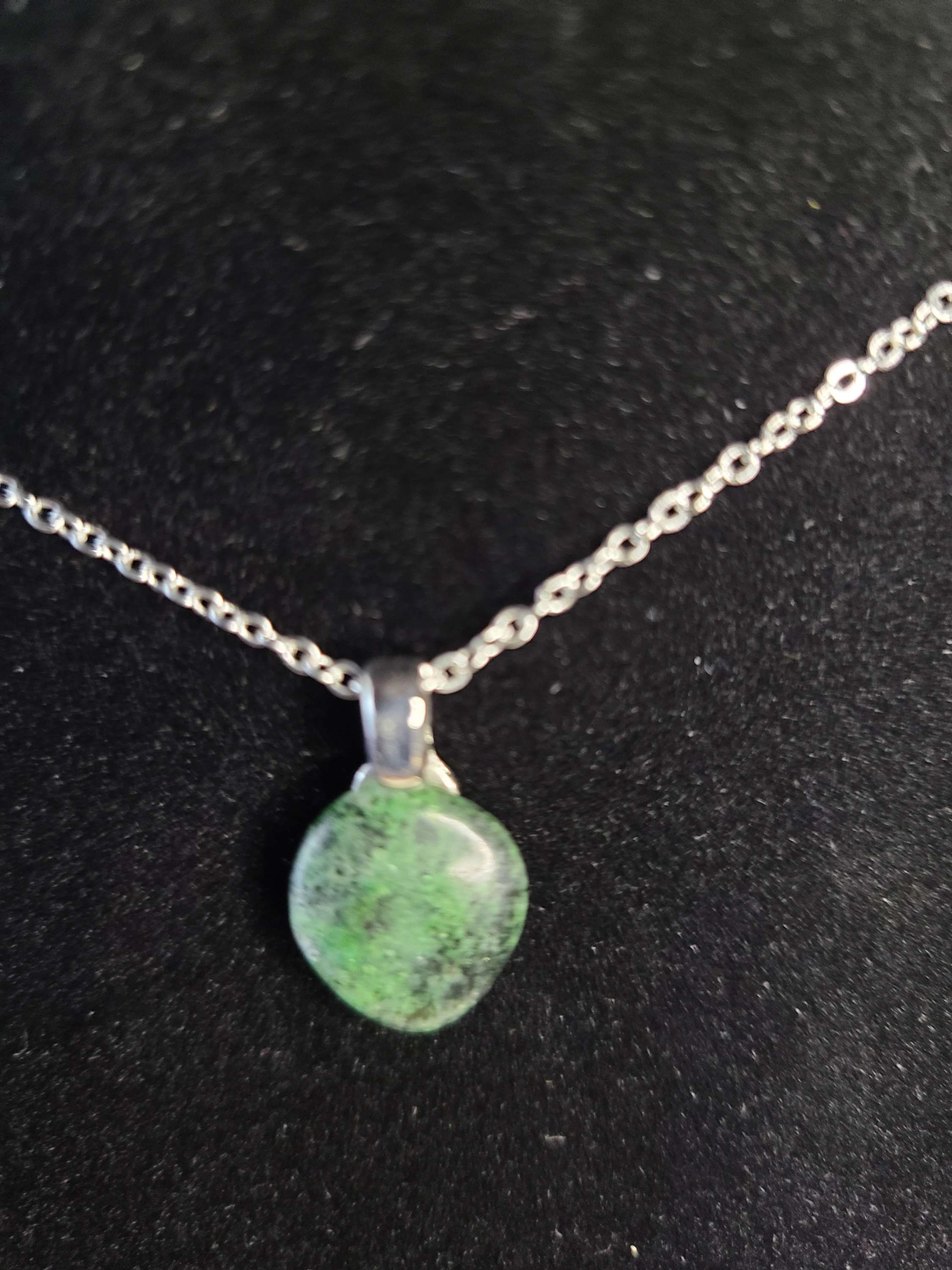 Discrete rubis zoisite
