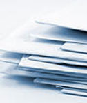 Livres blancs empilés
