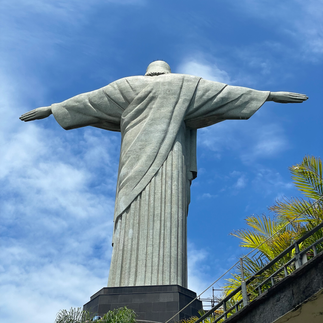 Die weltberühmte Christus Statue von hinten.