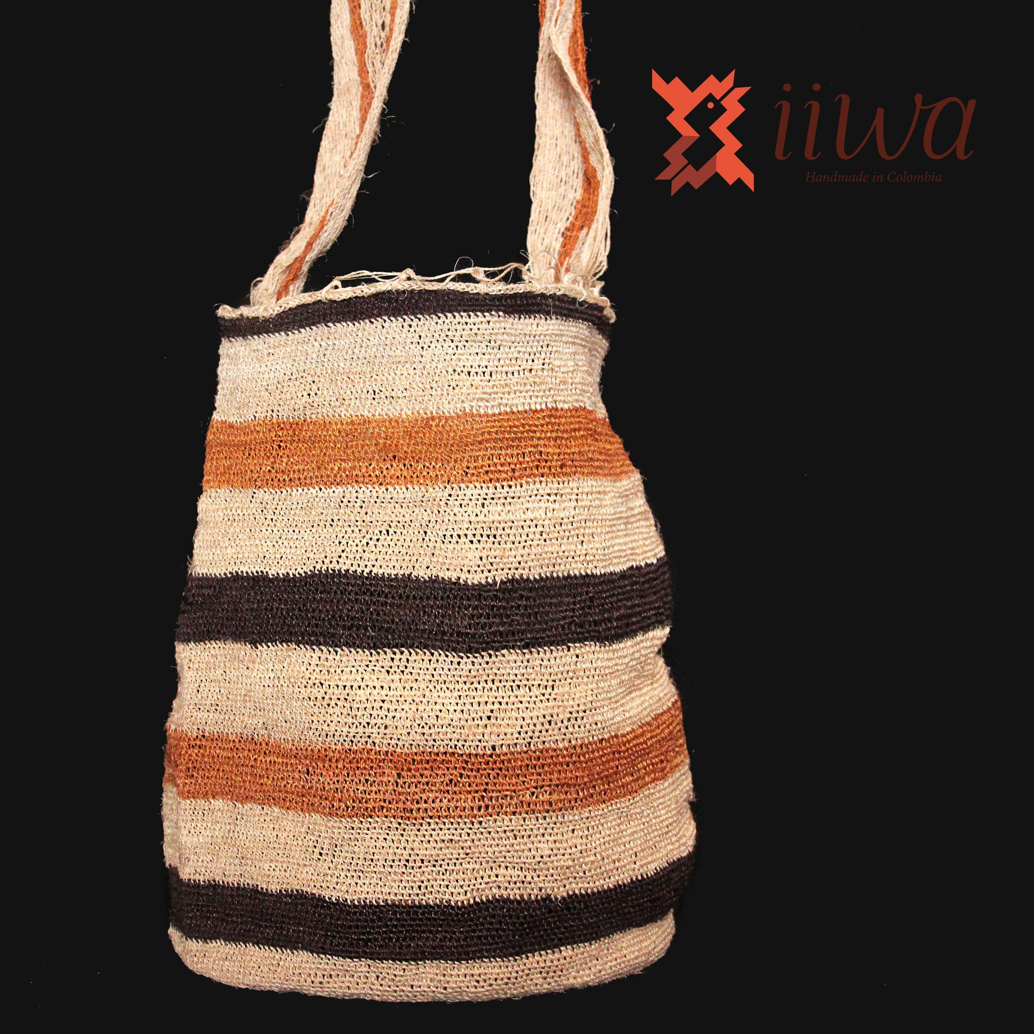 Mochila grande Kogui con líneas de colores