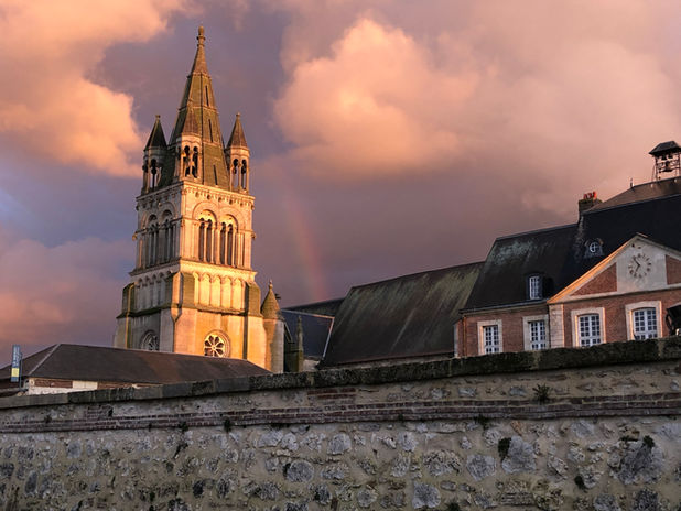 Église et mairie de Bresles