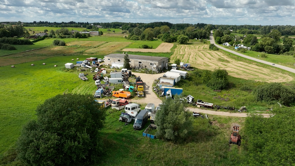 Automobilių laužynas Vaisodžių kaime