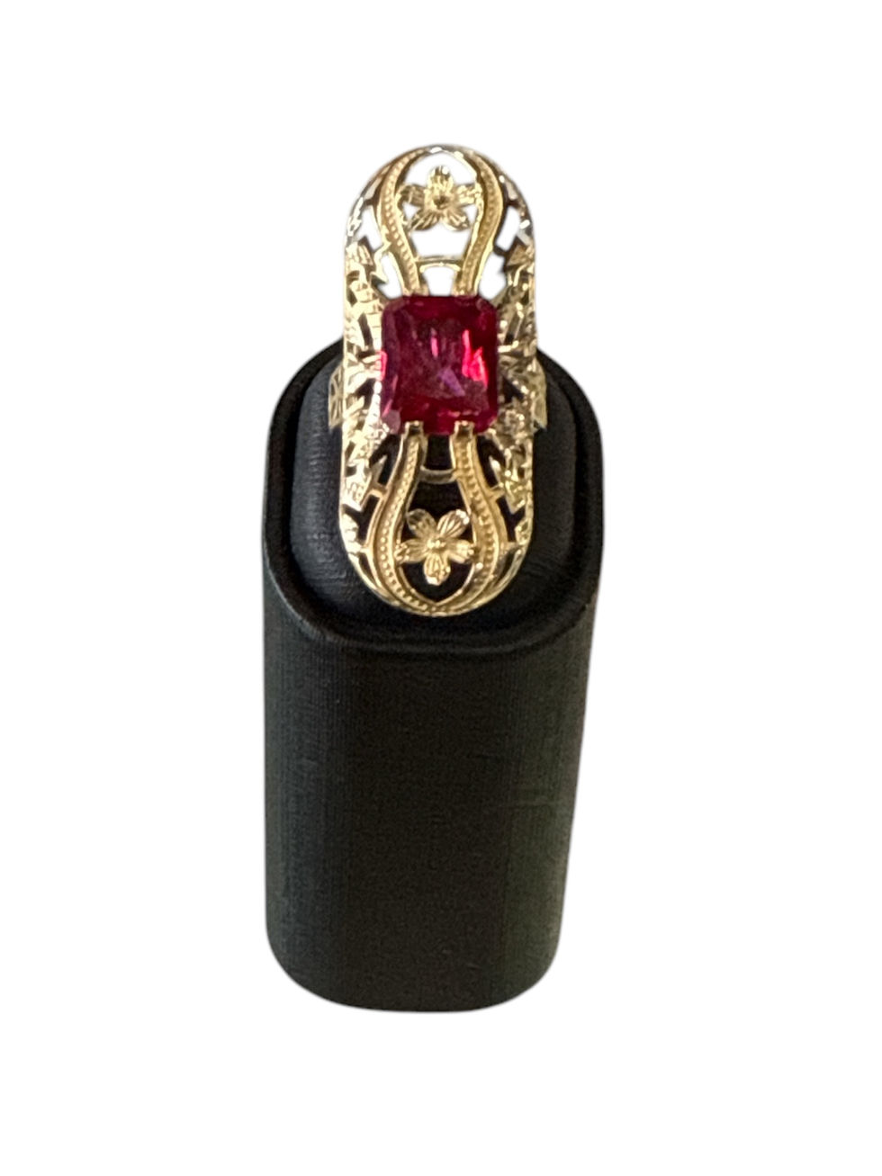 Womens red stone ring 5.3g 
