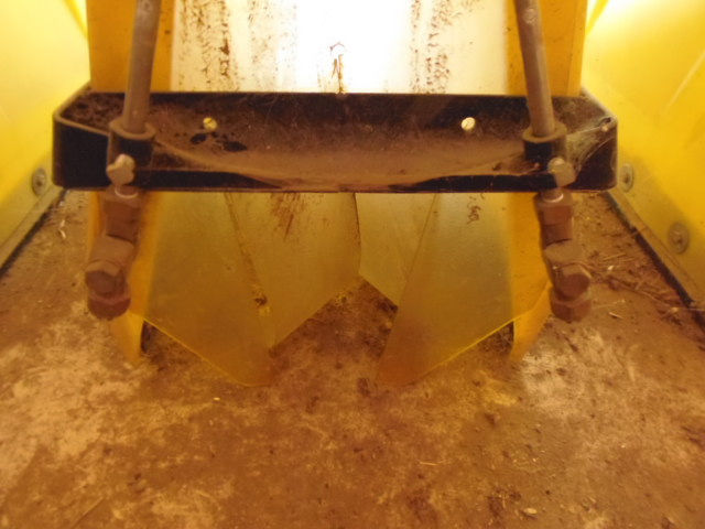 Thumbnail: 2015 Willmar, Redball 915 Row Crop Hooded Sprayer