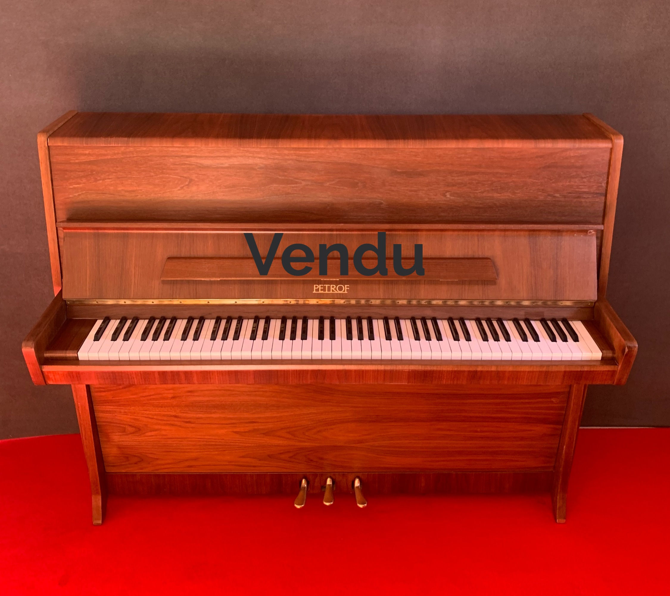 Piano droit Petrof