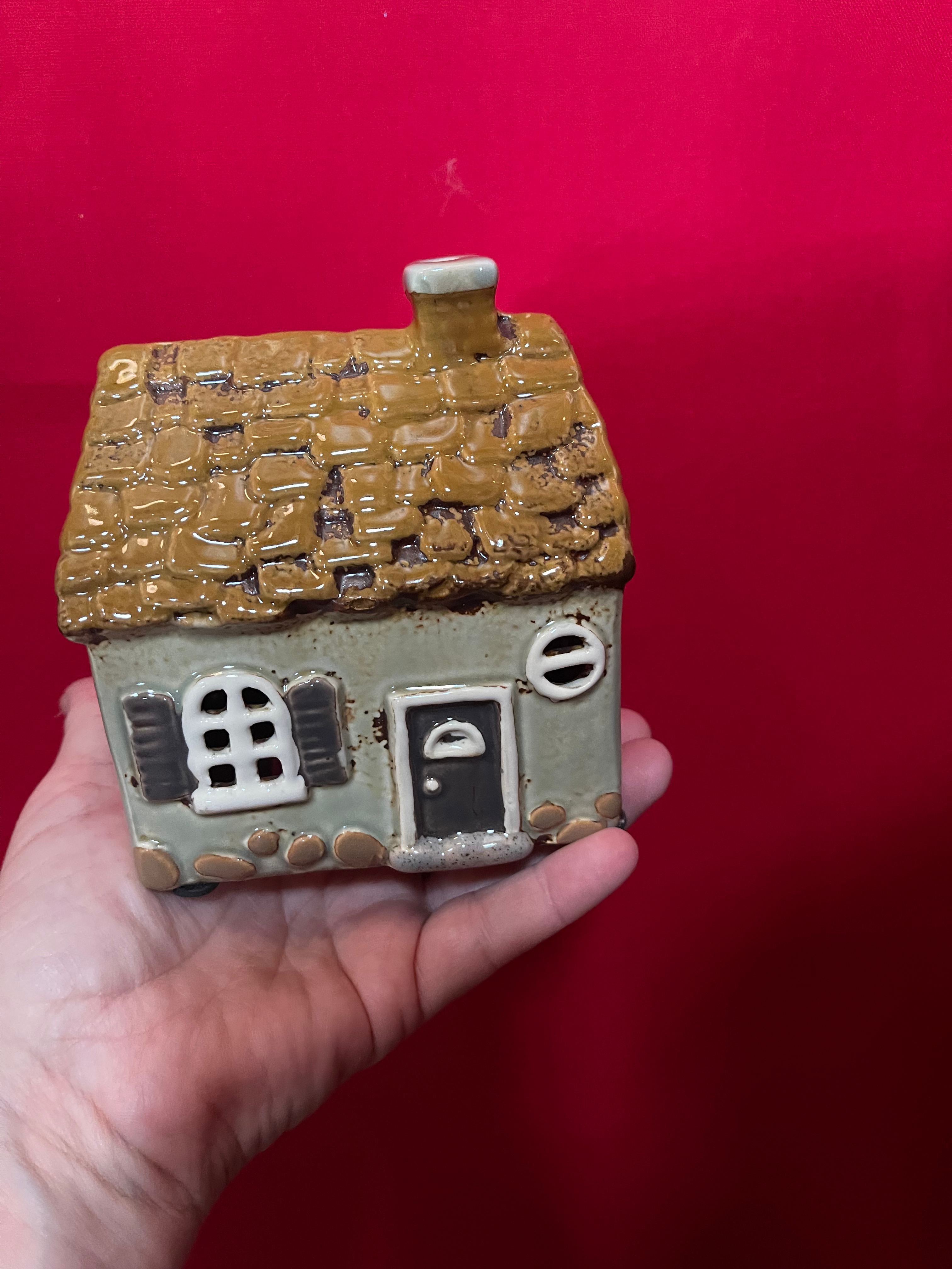 Stoneware Village Tealight Cobblestone Cottage with thatched roof 