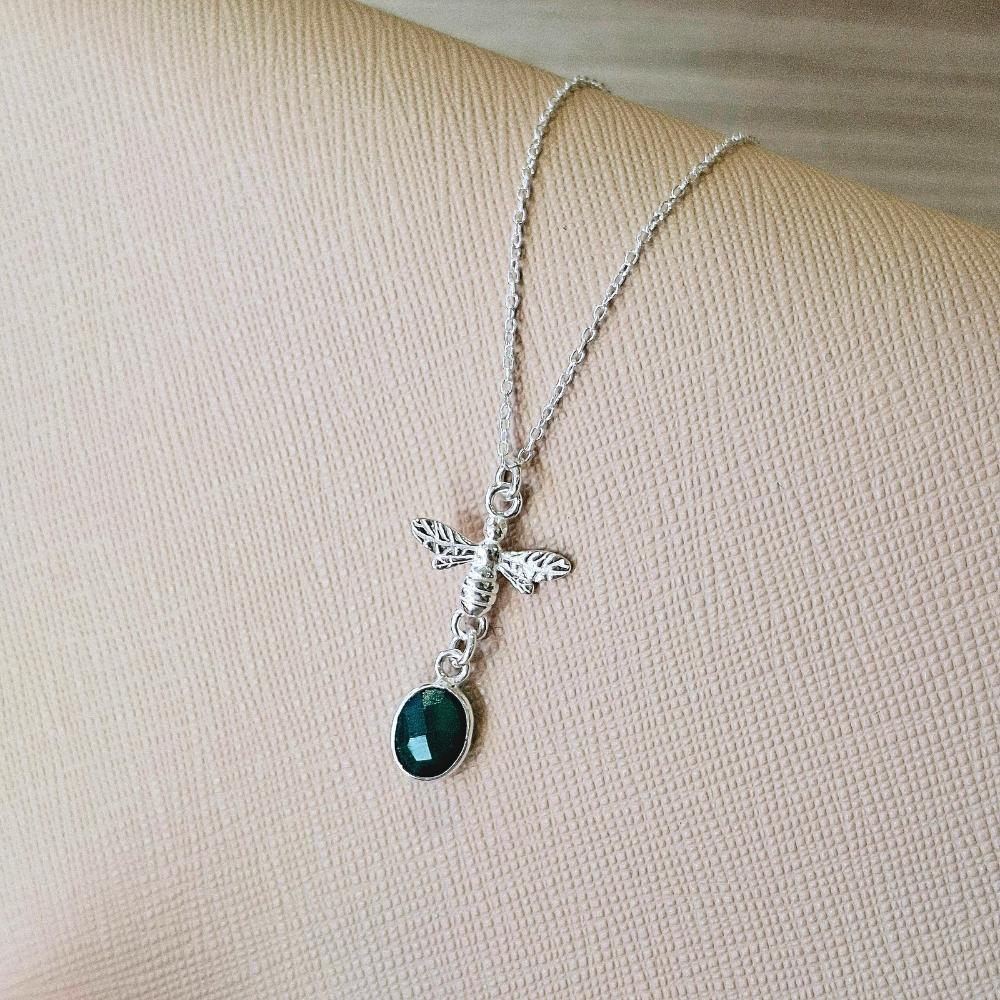  Green Onyx Charm Bee Pendant- Silver