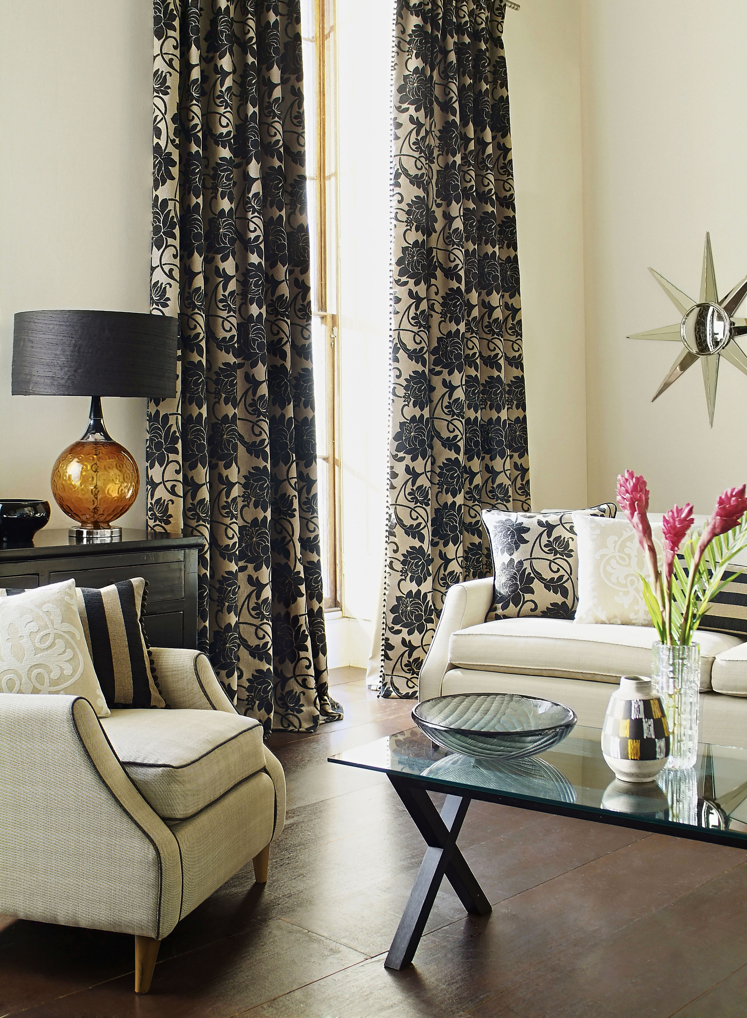 Interior Living Room Bold Colors