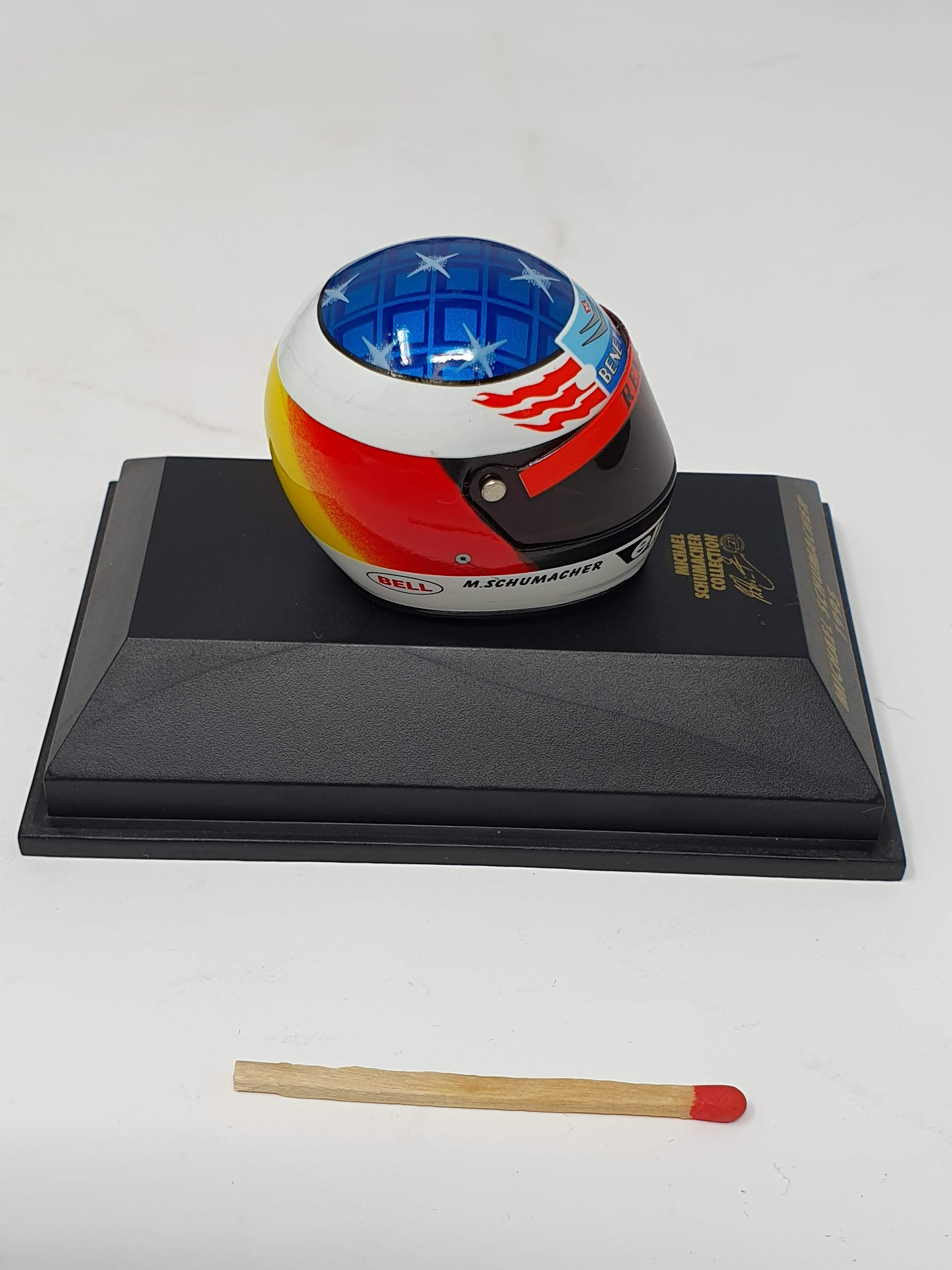 Lot de casques  minichamps ech 1/8