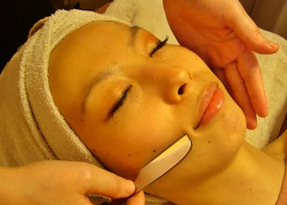 小顔 ブライダル専門 ケアーズ池袋