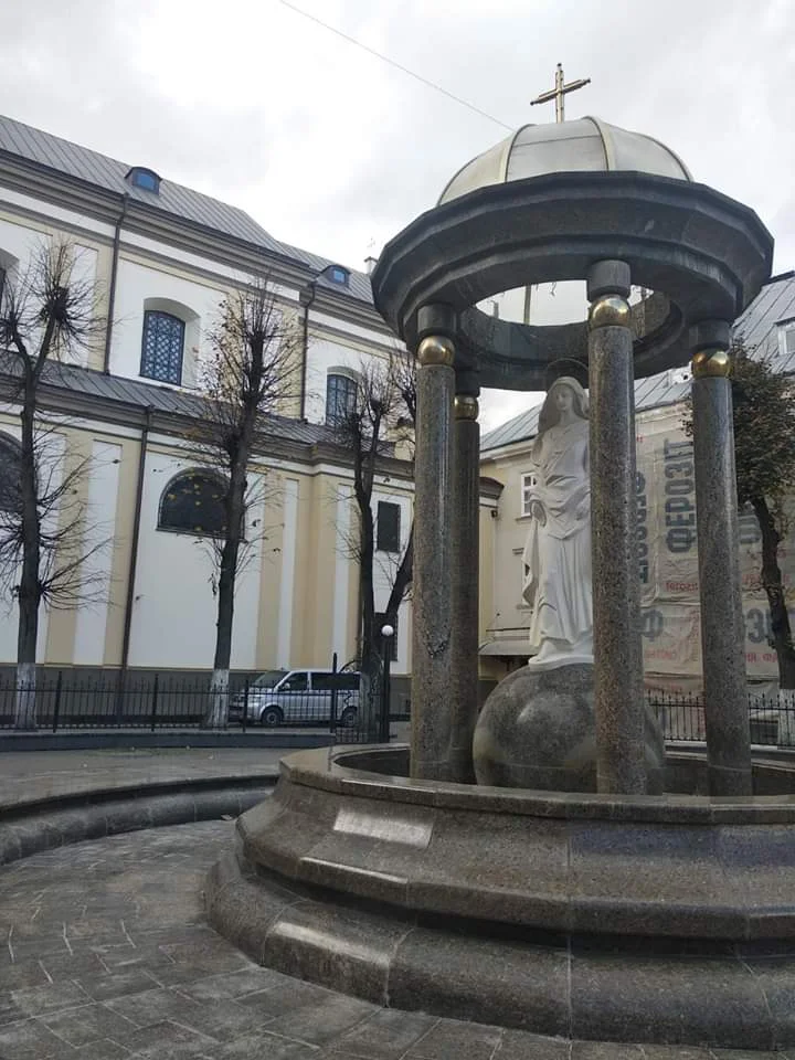 Фото без опису