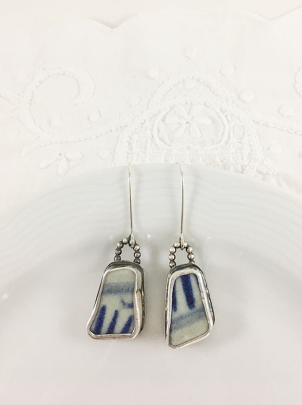 Ming china earrings jewelry, upcycled jewelry, broken china earrings jewellery, Ming porcelain, shipwreck jewelry, Kraakware